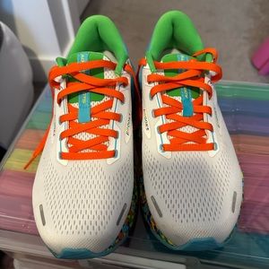 Brooks adrenaline GTS 22 tennis shoes.